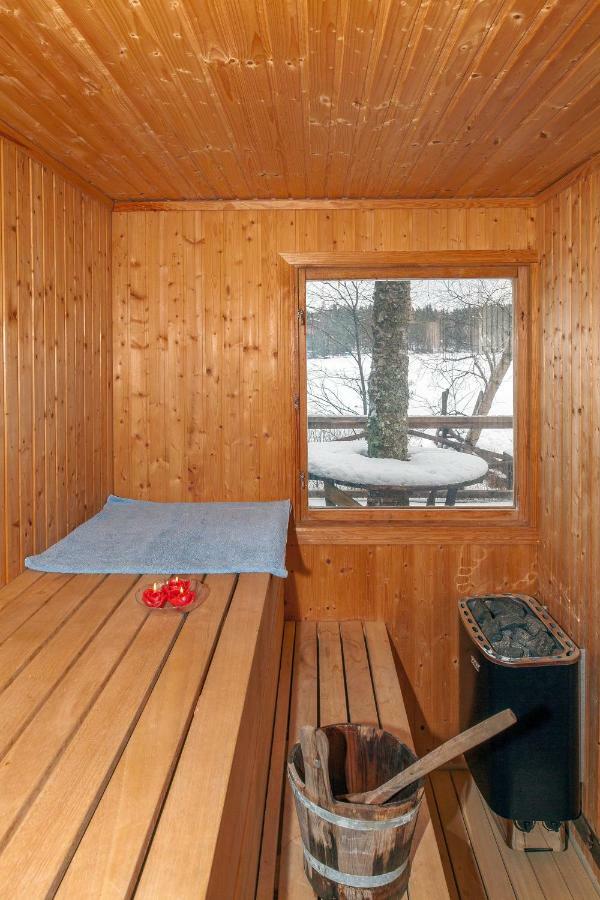 Comfortable Cottage At Scenic Lake Landvetter Esterno foto